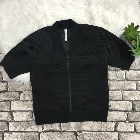 Fabletics Mesh Workout Zip Up ShortSleeve Hoodie - Picture 2 of 5
